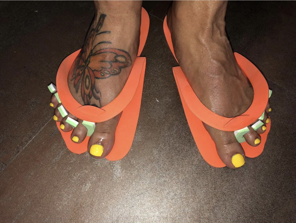 yellow toes yellow toes